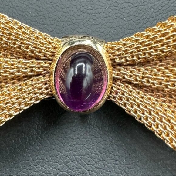 Bow Tie Pin with Purple Lucite Cabochon Jewel in Gold Tone Mesh - Picture 10 of 16